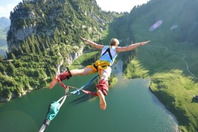 爱游戏入口-德罗巴天神下凡难挽败局，凄美败北引足坛热议
